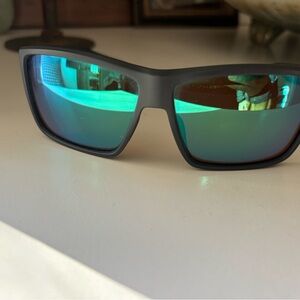 Costa Del Mar RINCONCITO (Glass) Matte Gray / green mirror 580g Lens
60-12-140